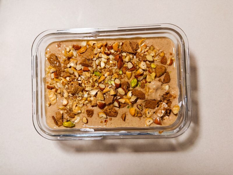Date Mousse with Greek Yogurt and Honey Cookies